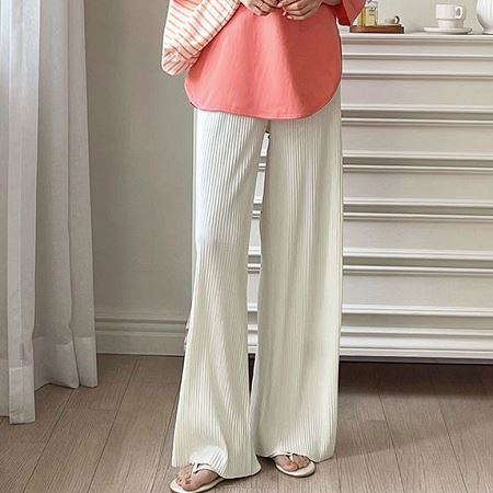 Dongdaemum Women’s Shirts, Tops & T-Shirts, a testament to the elegance and quality of wholesale Korean fashion.