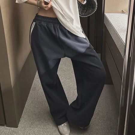 Dongdaemum Women’s Pants, a testament to the elegance and quality of wholesale Korean fashion.