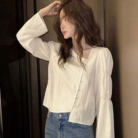 Dongdaemum Women’s Shirts, Tops & T-Shirts, a testament to the elegance and quality of wholesale Korean fashion.