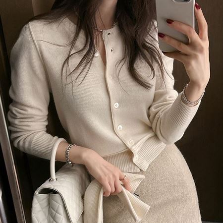 Dongdaemum Women’s Coats & Jackets, a testament to the elegance and quality of wholesale Korean fashion.