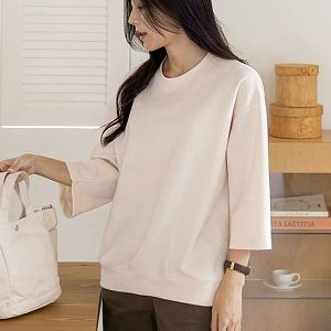 Dongdaemum Women’s Shirts, Tops & T-Shirts, a testament to the elegance and quality of wholesale Korean fashion.