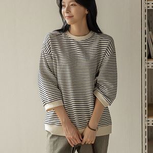 Dongdaemum Women’s Shirts, Tops & T-Shirts, a testament to the elegance and quality of wholesale Korean fashion.