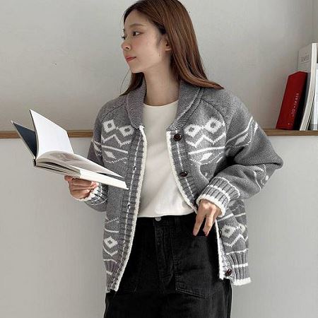 Dongdaemum Women’s Coats & Jackets, a testament to the elegance and quality of wholesale Korean fashion.