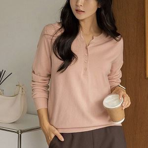 Dongdaemum Women’s Shirts, Tops & T-Shirts, a testament to the elegance and quality of wholesale Korean fashion.