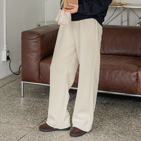 Dongdaemum Women’s Pants, a testament to the elegance and quality of wholesale Korean fashion.