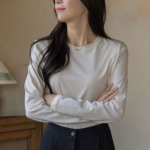 Dongdaemum Women’s Shirts, Tops & T-Shirts, a testament to the elegance and quality of wholesale Korean fashion.