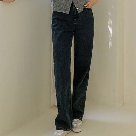 Dongdaemum Women’s Pants, a testament to the elegance and quality of wholesale Korean fashion.