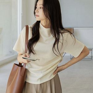 Dongdaemum Women’s Shirts, Tops & T-Shirts, a testament to the elegance and quality of wholesale Korean fashion.