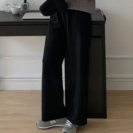 Dongdaemum Women’s Pants, a testament to the elegance and quality of wholesale Korean fashion.