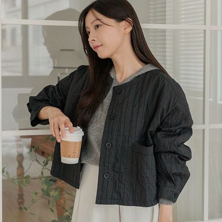 Dongdaemum Women’s Coats & Jackets, a testament to the elegance and quality of wholesale Korean fashion.