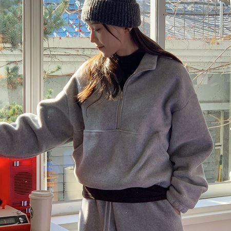 A variety of Dongdaemum Women’s Coats & Jackets, reflecting the sophistication of Korean fashion.