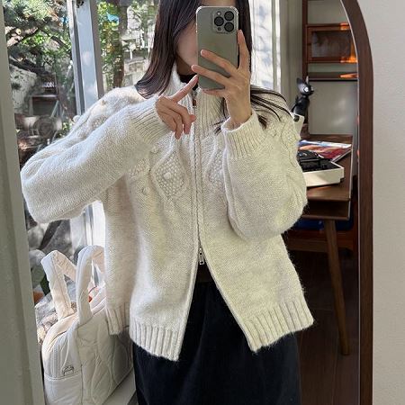 Dongdaemum Women’s Coats & Jackets, a testament to the elegance and quality of wholesale Korean fashion.