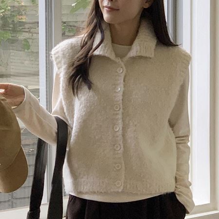 A variety of Dongdaemum Women’s Coats & Jackets, reflecting the sophistication of Korean fashion.