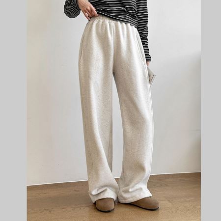 Dongdaemum Women’s Pants, a testament to the elegance and quality of wholesale Korean fashion.