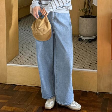 Dongdaemum Women’s Pants, a testament to the elegance and quality of wholesale Korean fashion.