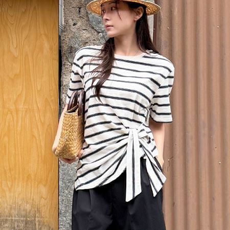 Dongdaemum Women’s Shirts, Tops & T-Shirts, a testament to the elegance and quality of wholesale Korean fashion.