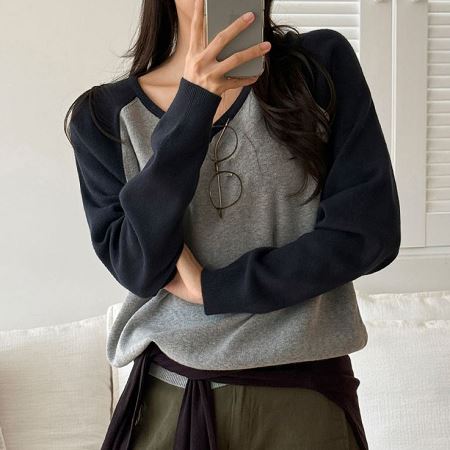 Dongdaemum Women’s Shirts, Tops & T-Shirts, a testament to the elegance and quality of wholesale Korean fashion.