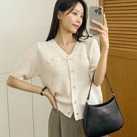 Dongdaemum Women’s Coats & Jackets, a testament to the elegance and quality of wholesale Korean fashion.