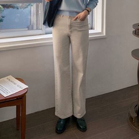 Dongdaemum Women’s Pants, a testament to the elegance and quality of wholesale Korean fashion.