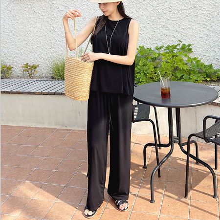 Dongdaemum Women’s One-Pieces, a testament to the elegance and quality of wholesale Korean fashion.