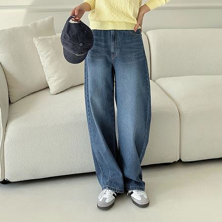Dongdaemum Women’s Pants, a testament to the elegance and quality of wholesale Korean fashion.