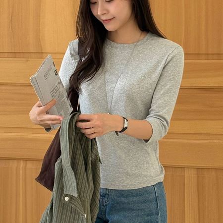 Dongdaemum Women’s Shirts, Tops & T-Shirts, a testament to the elegance and quality of wholesale Korean fashion.