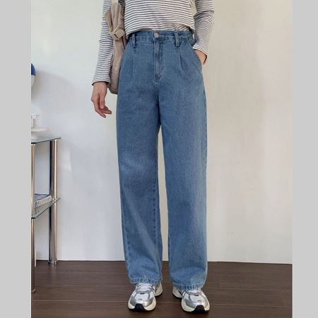 Dongdaemum Women’s Pants, a testament to the elegance and quality of wholesale Korean fashion.