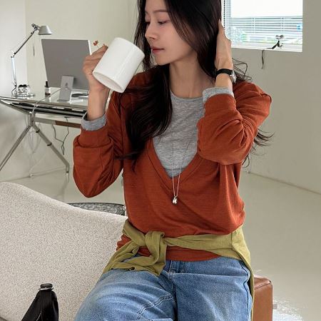 Dongdaemum Women’s Shirts, Tops & T-Shirts, a testament to the elegance and quality of wholesale Korean fashion.