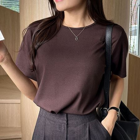 Dongdaemum Women’s Shirts, Tops & T-Shirts, a testament to the elegance and quality of wholesale Korean fashion.
