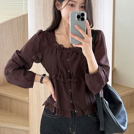 Dongdaemum Women’s Shirts, Tops & T-Shirts, a testament to the elegance and quality of wholesale Korean fashion.