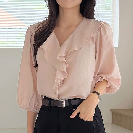 Dongdaemum Women’s Shirts, Tops & T-Shirts, a testament to the elegance and quality of wholesale Korean fashion.