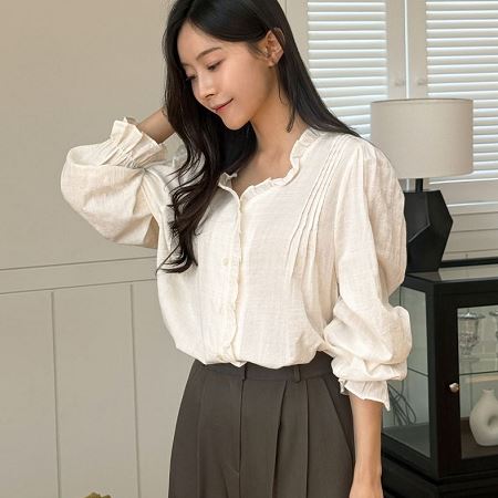 Dongdaemum Women’s Shirts, Tops & T-Shirts, a testament to the elegance and quality of wholesale Korean fashion.