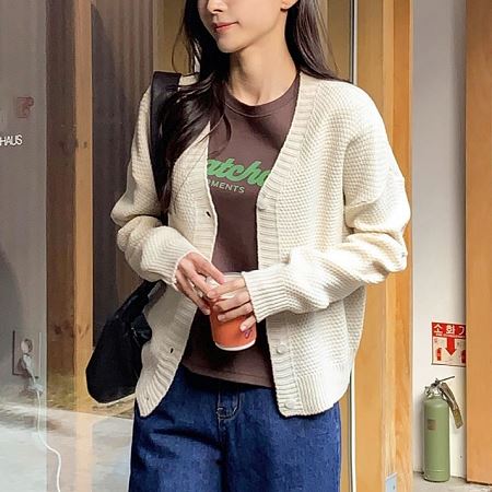 Dongdaemum Women’s Coats & Jackets, a testament to the elegance and quality of wholesale Korean fashion.