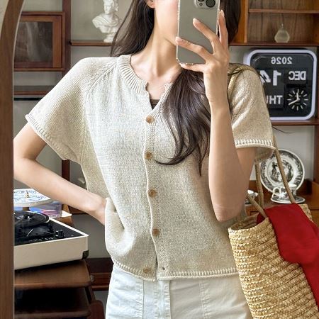Dongdaemum Women’s Coats & Jackets, a testament to the elegance and quality of wholesale Korean fashion.