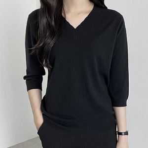 Dongdaemum Women’s Shirts, Tops & T-Shirts, a testament to the elegance and quality of wholesale Korean fashion.