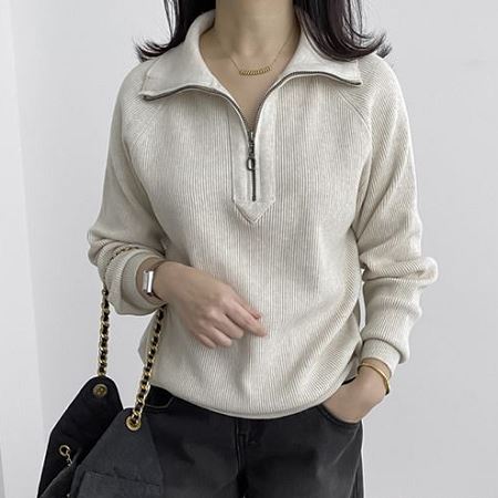 Dongdaemum Women’s Shirts, Tops & T-Shirts, a testament to the elegance and quality of wholesale Korean fashion.