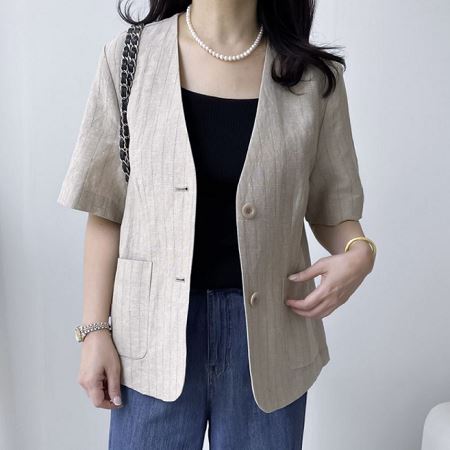 Dongdaemum Women’s Coats & Jackets, a testament to the elegance and quality of wholesale Korean fashion.