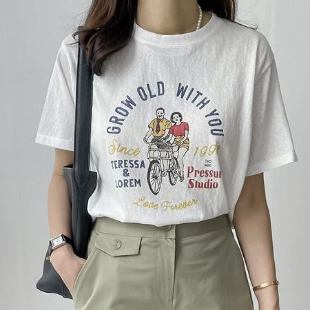 Dongdaemum Women’s Shirts, Tops & T-Shirts, a testament to the elegance and quality of wholesale Korean fashion.