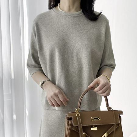 Dongdaemum Women’s Shirts, Tops & T-Shirts, a testament to the elegance and quality of wholesale Korean fashion.