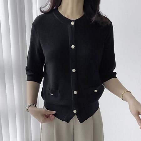 Dongdaemum Women’s Coats & Jackets, a testament to the elegance and quality of wholesale Korean fashion.