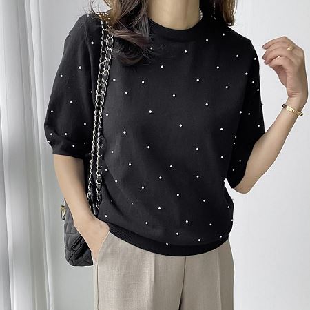 Dongdaemum Women’s Shirts, Tops & T-Shirts, a testament to the elegance and quality of wholesale Korean fashion.