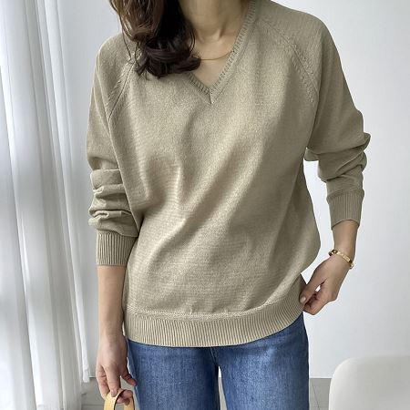 Dongdaemum Women’s Shirts, Tops & T-Shirts, a testament to the elegance and quality of wholesale Korean fashion.