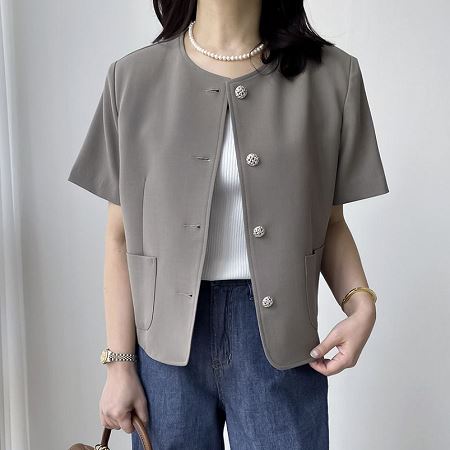 Dongdaemum Women’s Coats & Jackets, a testament to the elegance and quality of wholesale Korean fashion.