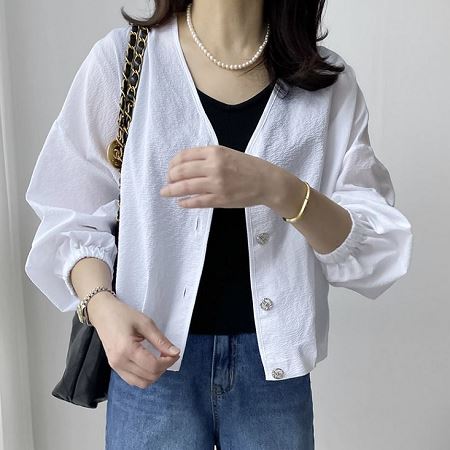 Dongdaemum Women’s Coats & Jackets, a testament to the elegance and quality of wholesale Korean fashion.