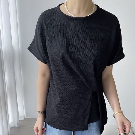Dongdaemum Women’s Shirts, Tops & T-Shirts, a testament to the elegance and quality of wholesale Korean fashion.