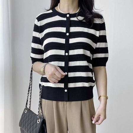 Dongdaemum Women’s Coats & Jackets, a testament to the elegance and quality of wholesale Korean fashion.