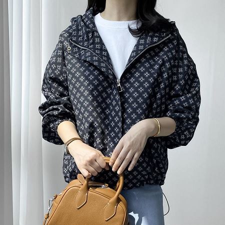Dongdaemum Women’s Coats & Jackets, a testament to the elegance and quality of wholesale Korean fashion.