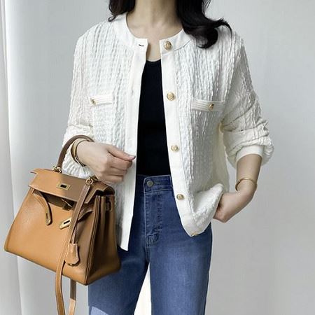 Dongdaemum Women’s Coats & Jackets, a testament to the elegance and quality of wholesale Korean fashion.
