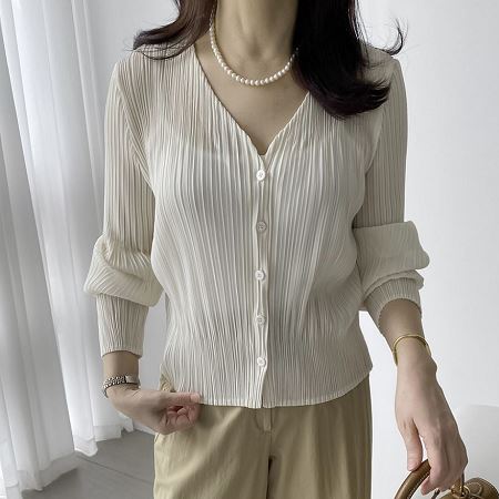 Dongdaemum Women’s Coats & Jackets, a testament to the elegance and quality of wholesale Korean fashion.