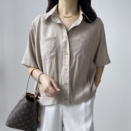 Dongdaemum Women’s Shirts, Tops & T-Shirts, a testament to the elegance and quality of wholesale Korean fashion.